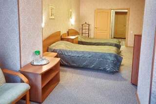Гостевой дом Мини-отель «Малахит 2000» Екатеринбург Односпальная кровать в общем номере-1